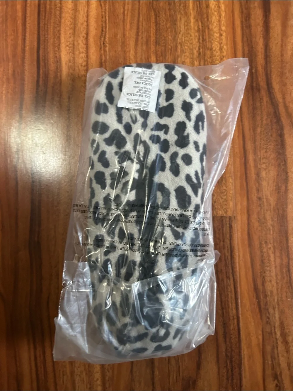 Isaac Mizrahi Black & White Leopard Print Slippers